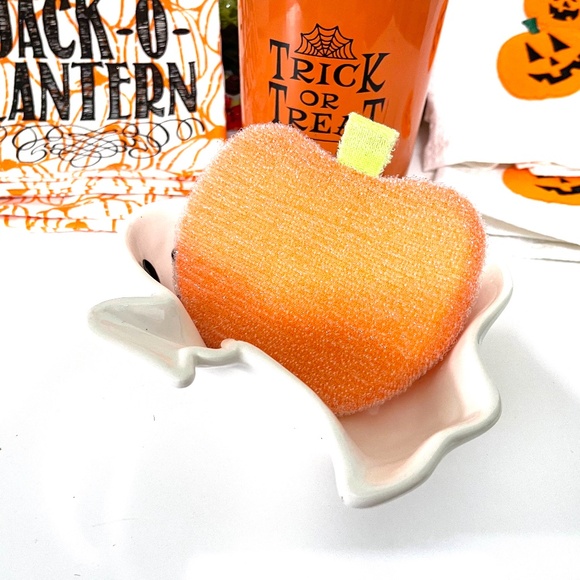 Halloween and Fall kitchen decor gift set. - Picture 4 of 7